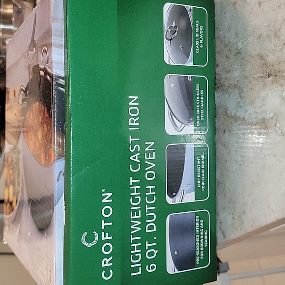 Crofton Lightweight Cast Iron 6Q Dutch Oven NEW IN BOX - Picture 2 of 6